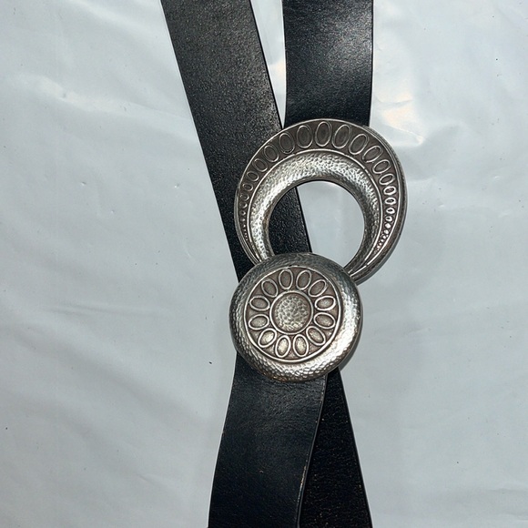 Coldwater Creek WITCH Round moon HOOK belt black leather Silver Buckle 42” large - Picture 7 of 14